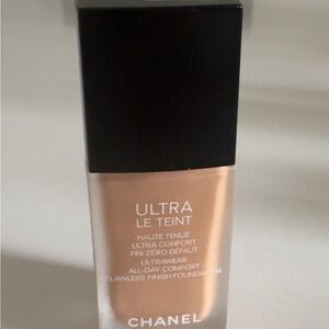 CHANEL Cream Foundation Ultra Le Teint